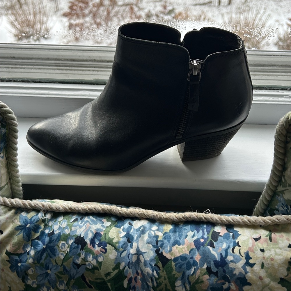 Frye Ankle Boots size 9